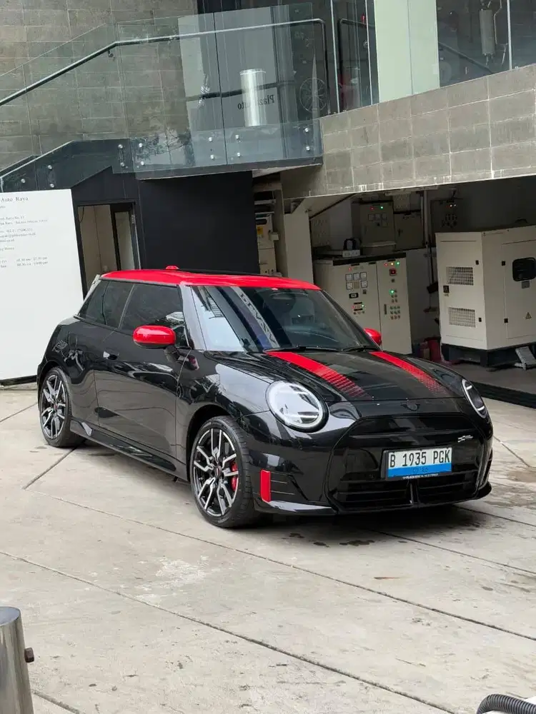 MINI COOPER JCW ELECTRIC 2025