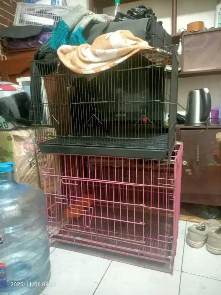 Kandang atau kurungan besi