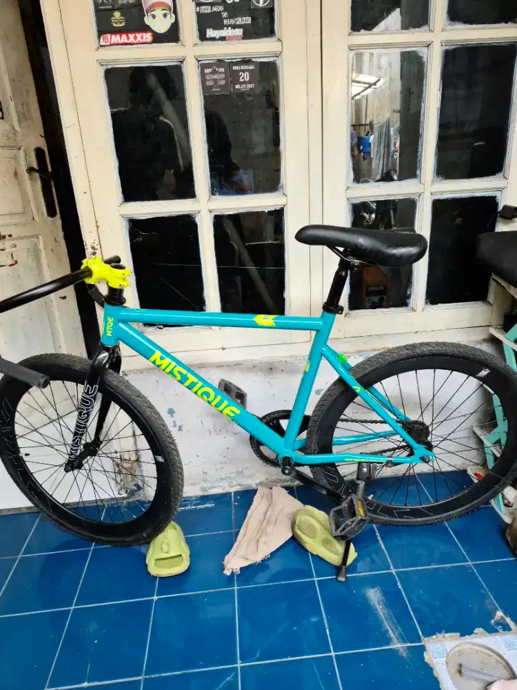 Sepeda fixie masih mulus blom ada satu bulan pemakaian