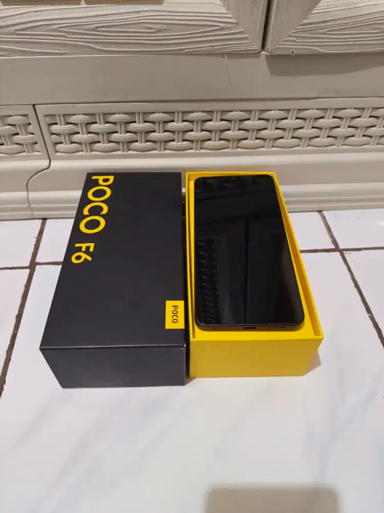 Poco f6 12/512 second