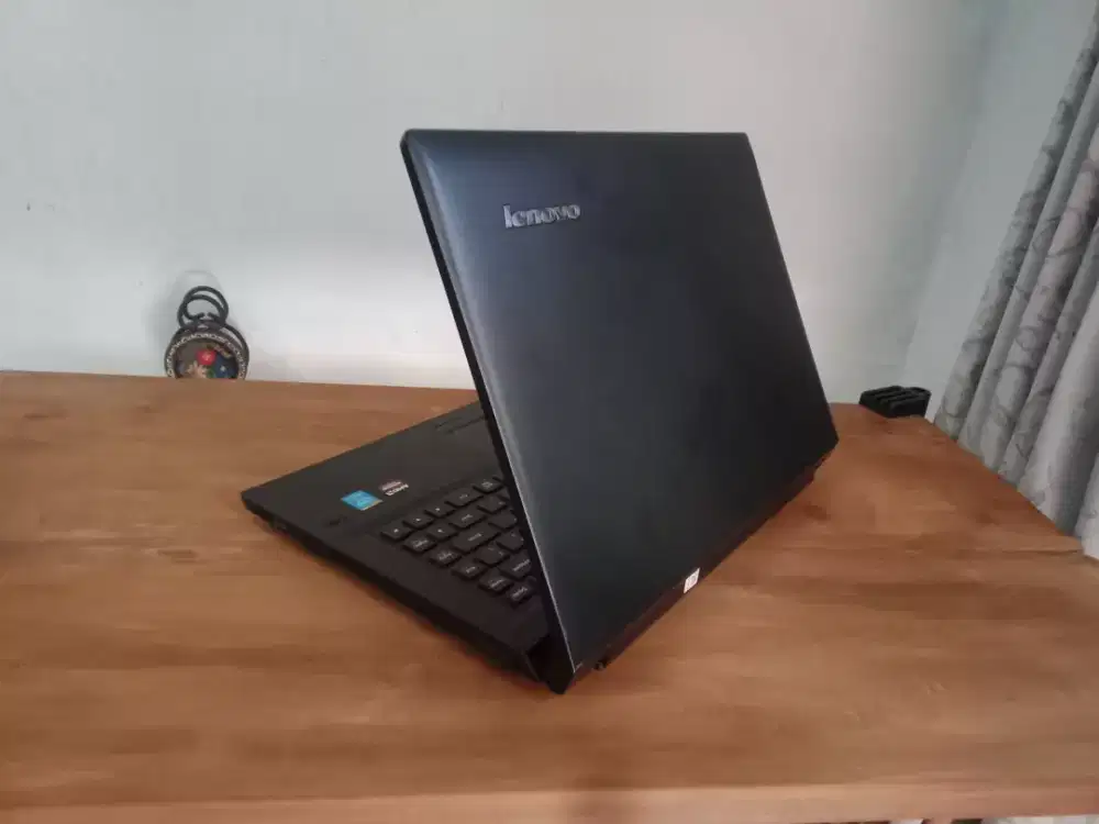 LENOVO i3 GEN5 RAM 8GB. Double VGA