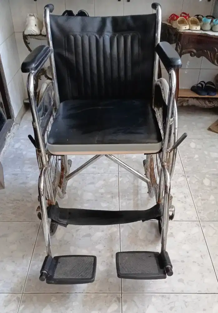Kursi Roda bekas One Med Commode fs609