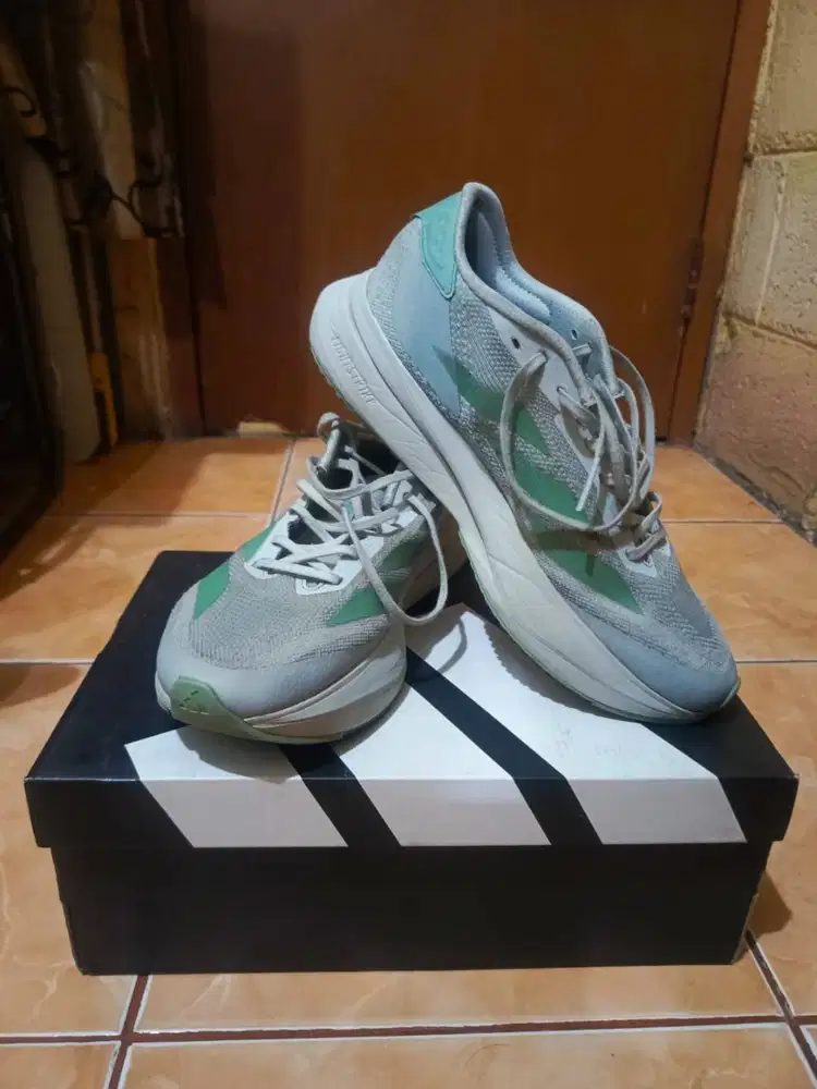 Sepatu Running Adidas Adizero SL2 warna grey ukuran 42 2/3