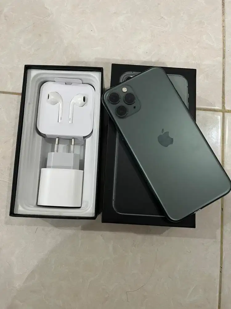 Dijual iPhone 11 Pro 256 GB fullset mulus sinyal all operator no minus