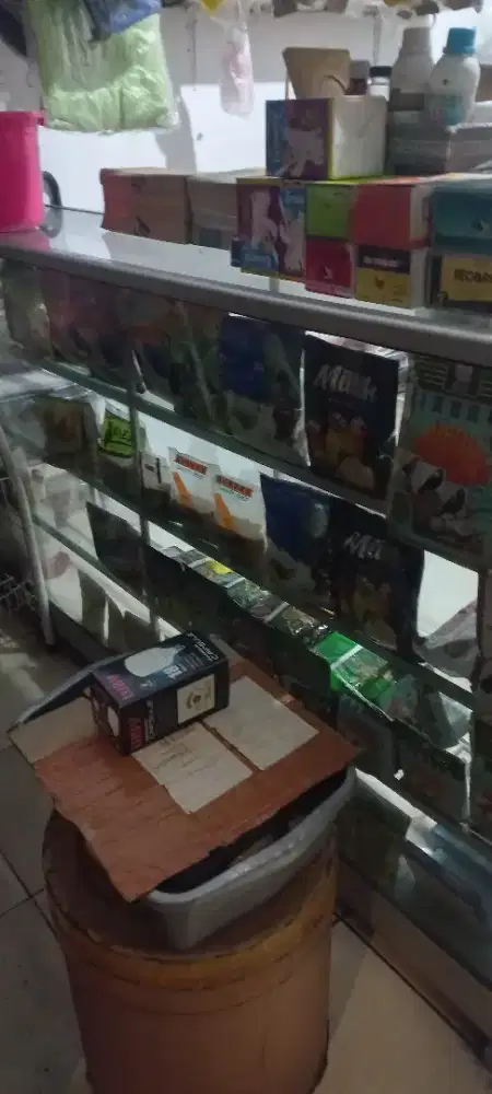 Etalase kaca 2 meter