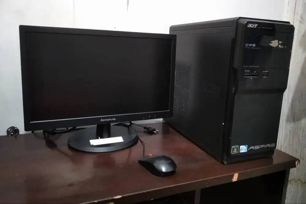 Di jual satu set monitor merek lenovo dan spu merek Acer