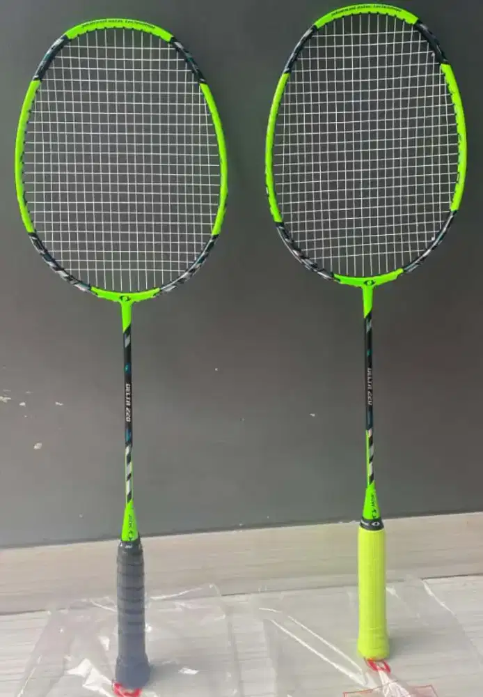 Raket badminton astec