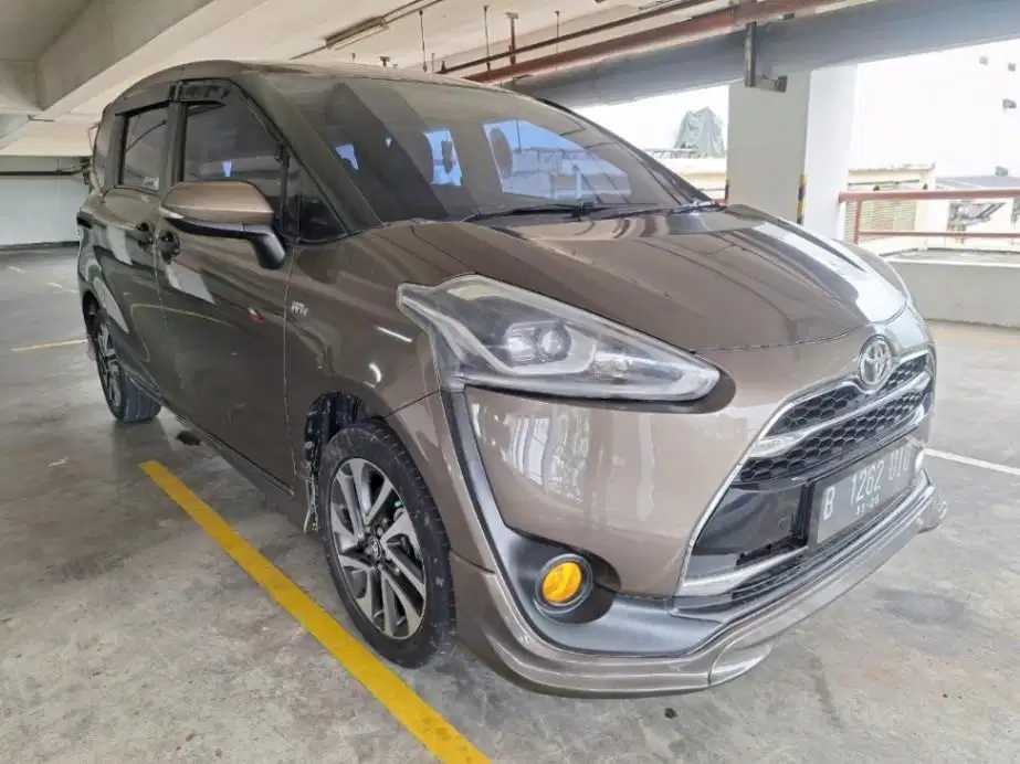 DP RENDAH Toyota Sienta 1.5 Q Bensin-AT 2016 UIQ