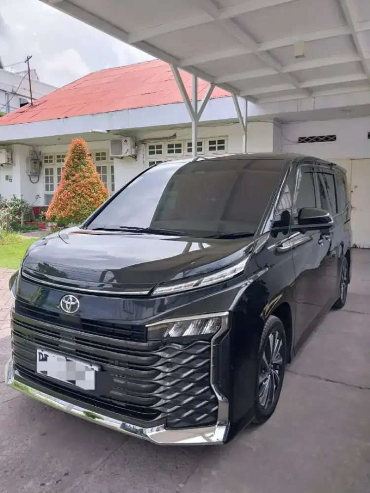 2025 Toyota Voxy 2.0 CVT Facelift