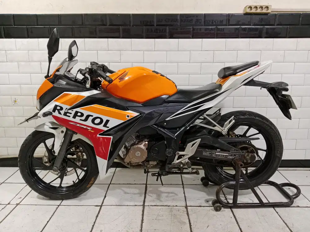 Dijual cepat cbr150r 2018 surat lengkap