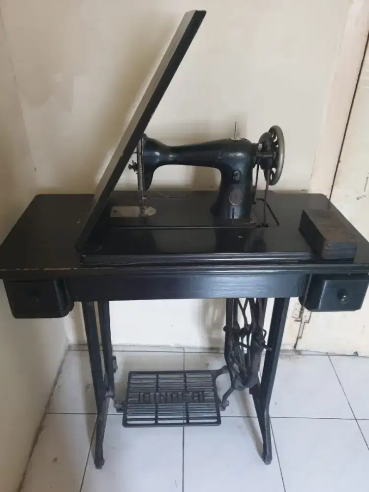 Mesin jahit singer antik khusus penggemar