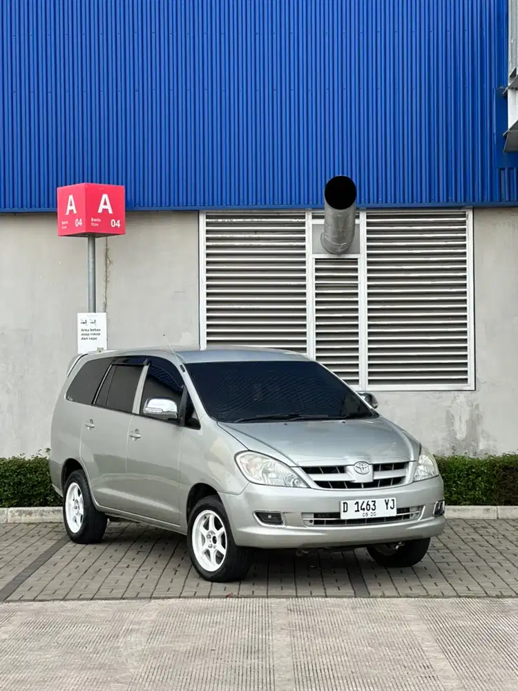 Toyota Kijang Innova 2005 Bensin