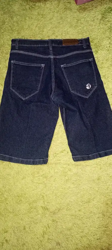 Jual lelang celana pendek