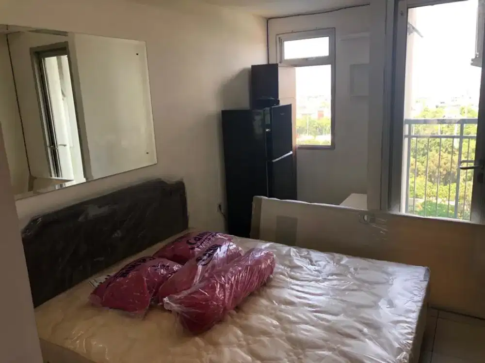 disewa unit apartemen green lake sunter,studio furnished,lantai rendah,view kolam renang,Ac dan waterheater