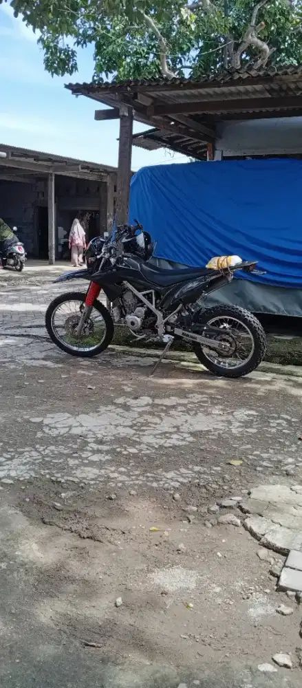 KAWASAKI Klx 2018 hitam