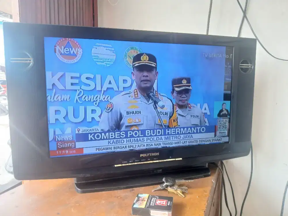 Dijual tv led merk politron 24in berikut stb nya merk evercos