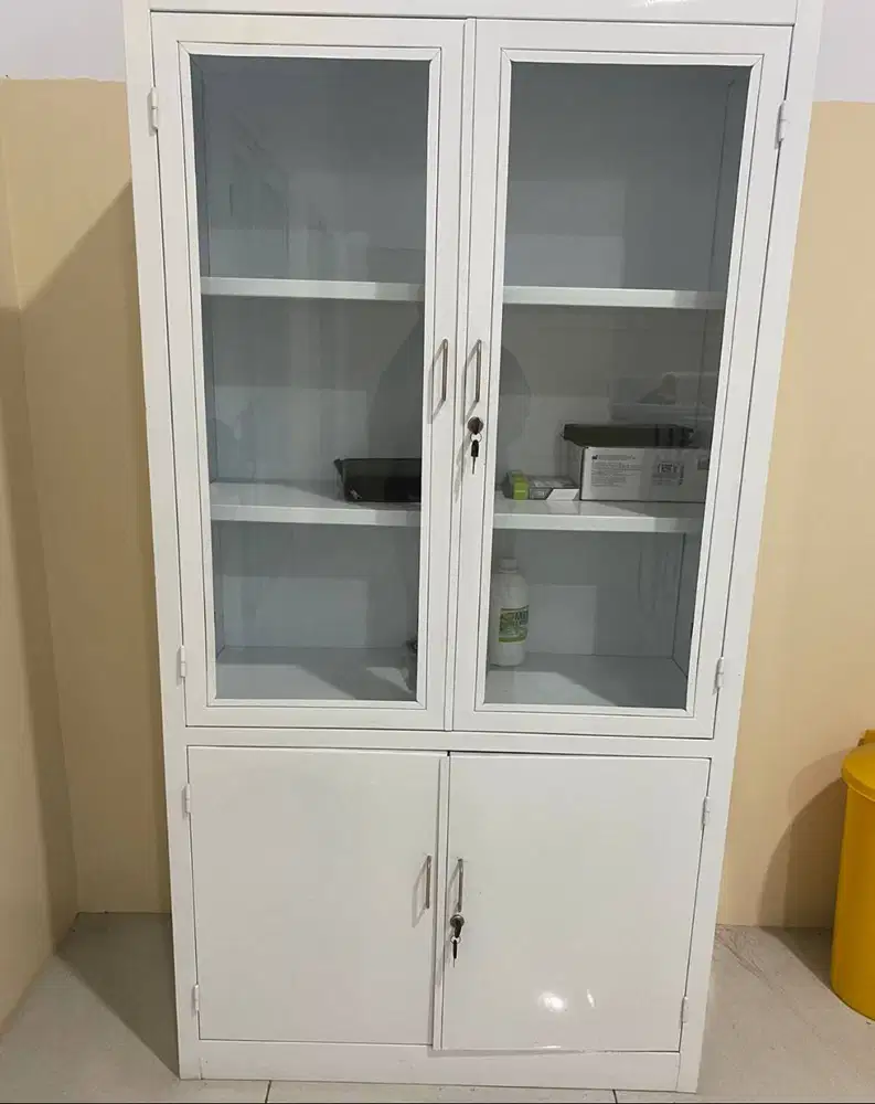 LEMARI DISPLAY BESI MULTIFUNGSI