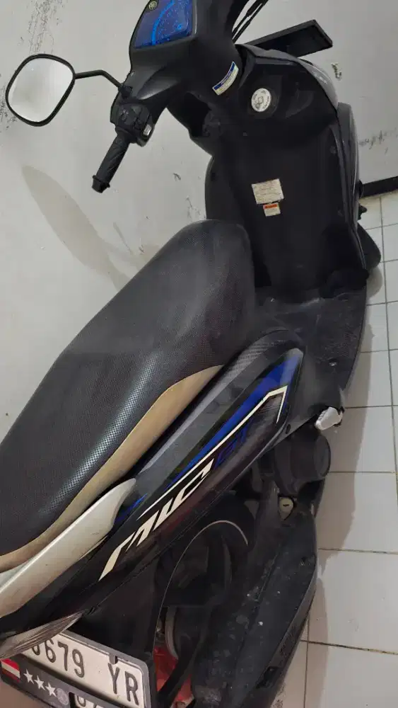 Sepeda motor yamaha Mio warna hitam