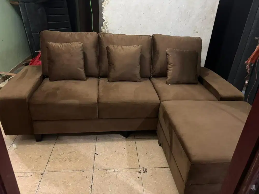 Sofa coklat beludru