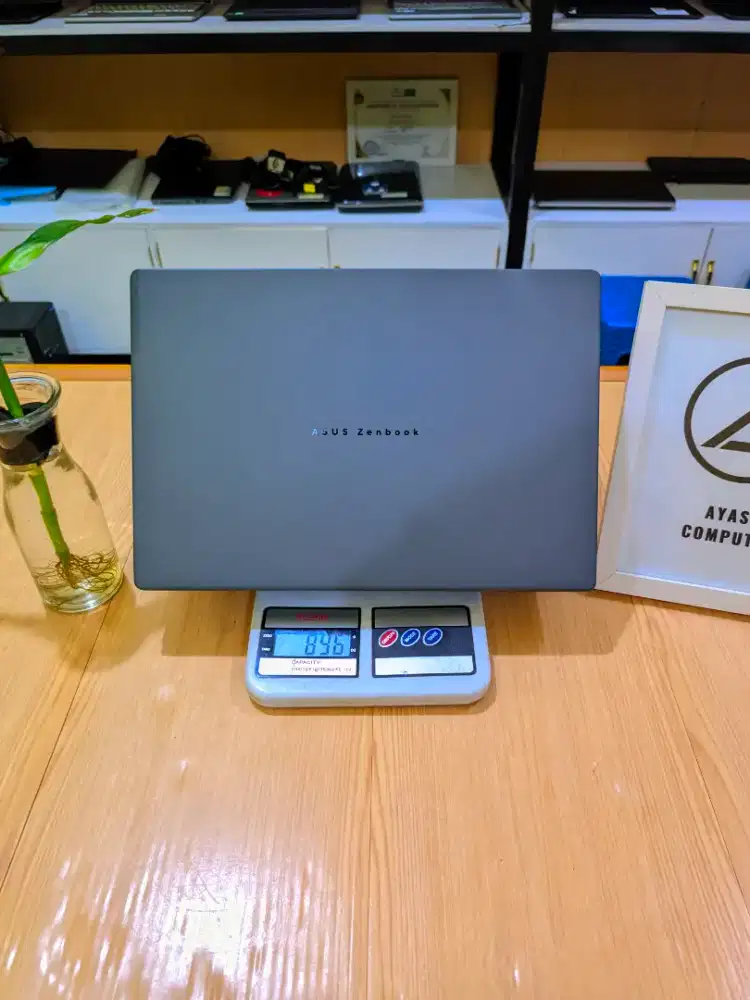 Laptop Asus ZenBook Snapdragon X 16GB DDR5 512GB NVMe garansi mei 2028