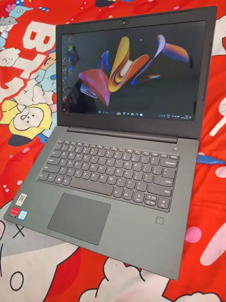 Bismillah dijual laptop lenovo core i5 ram 8gb ssd 256gb siap pakai