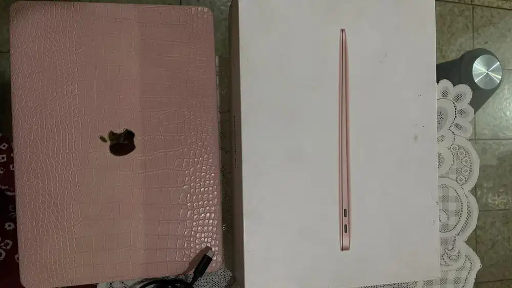 DI JUAL LAPTOP MACBOOK AIR 2020 + TAB Huawei 10.4 128 gb