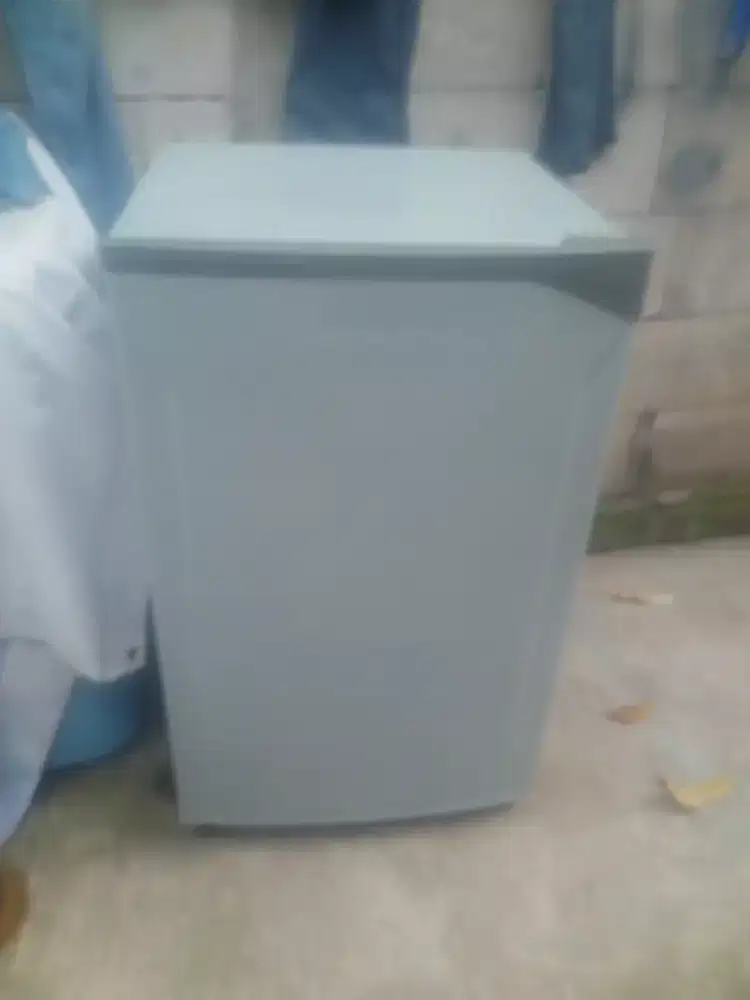 Kulkas 1 pintu mini toshiba glacio normal dingin beku nego tipis