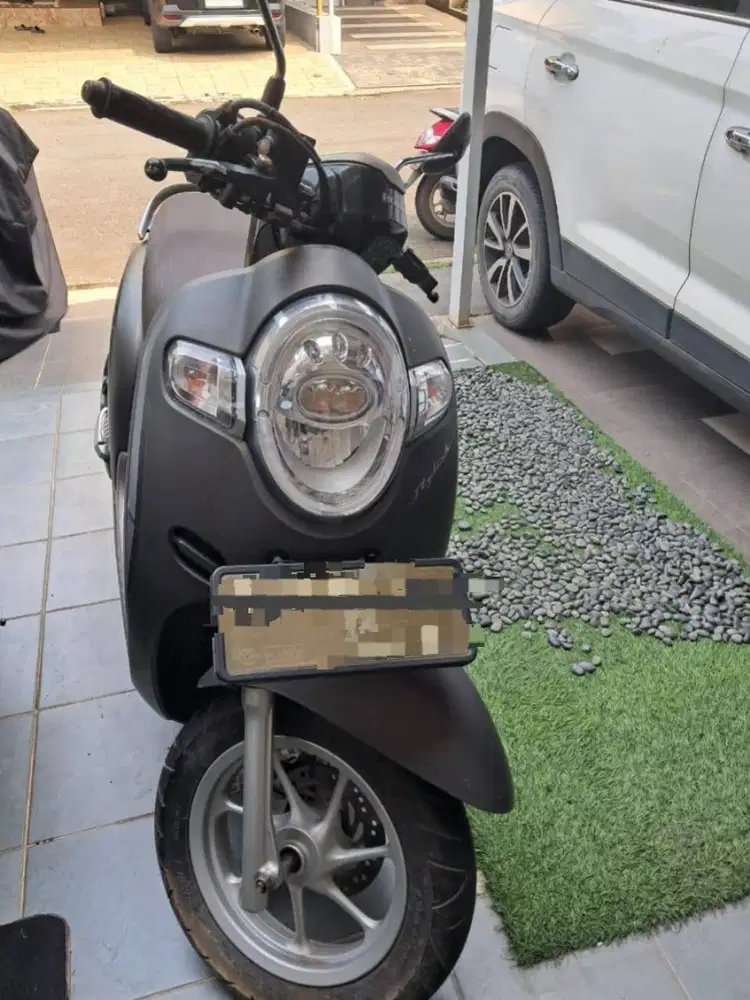 Motor scoopy abu2 tua ex pemakaian wanita kondisi sehat.