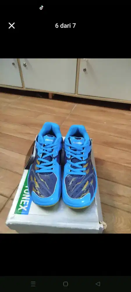 Sepatu badminton Kawasaki
