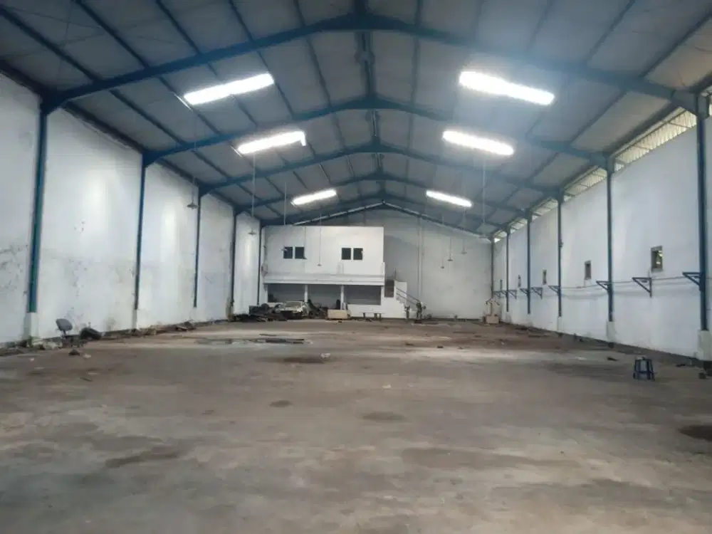 Dijual Gudang ex. Showroom di Area Komersial Jalan Wahidin Sudirohusodo, Gresik