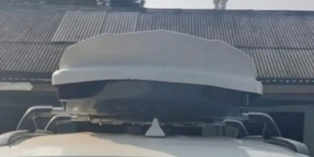 Roof box + cross bar