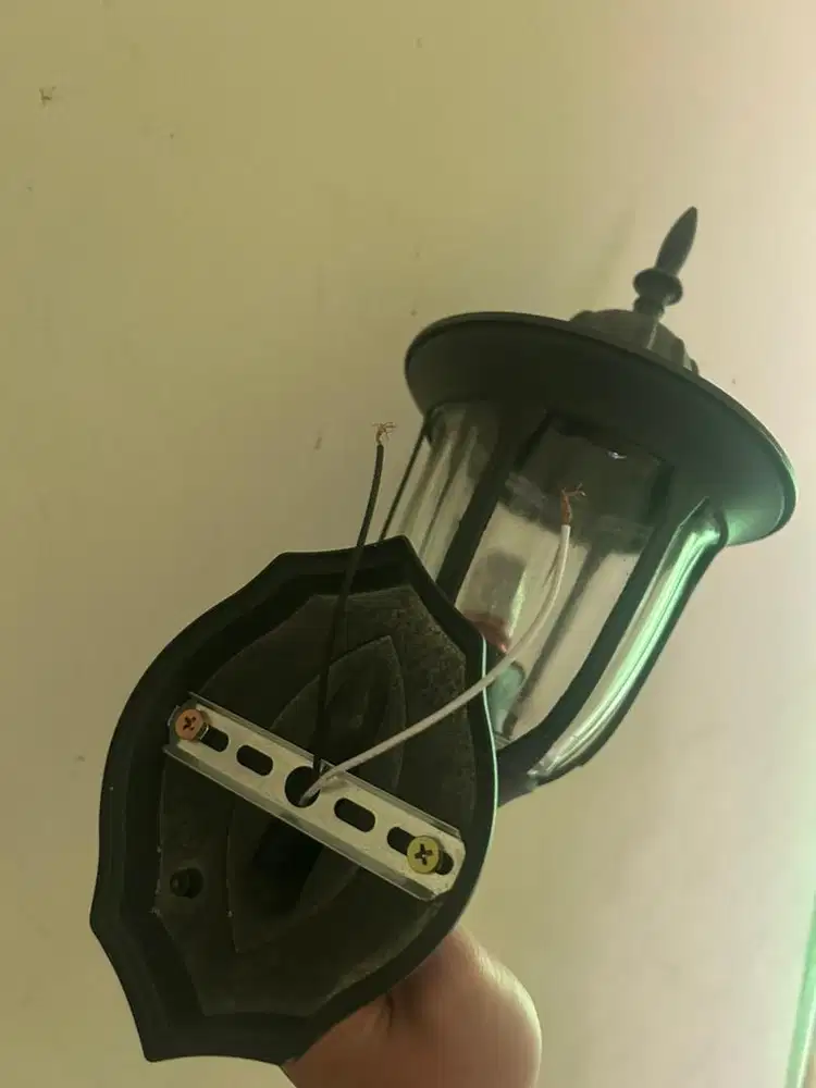 Lampu dinding outdoor