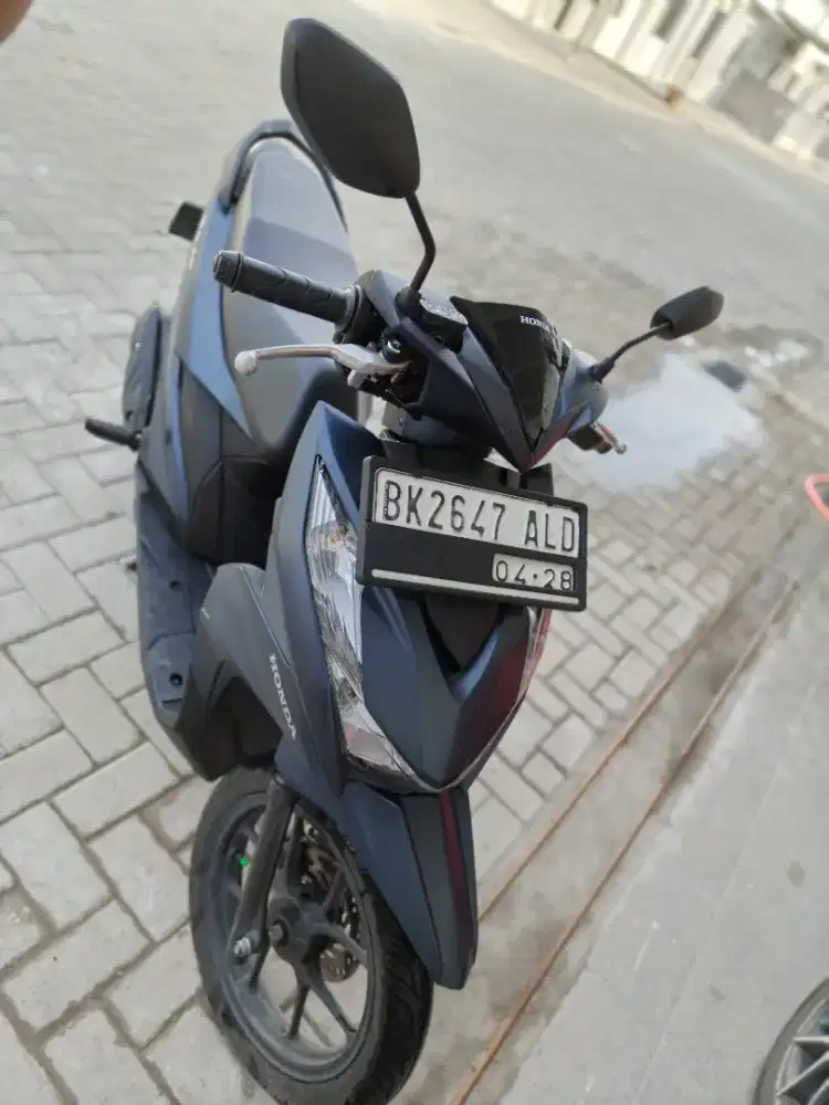 Beat deluxe 2023 biru dof