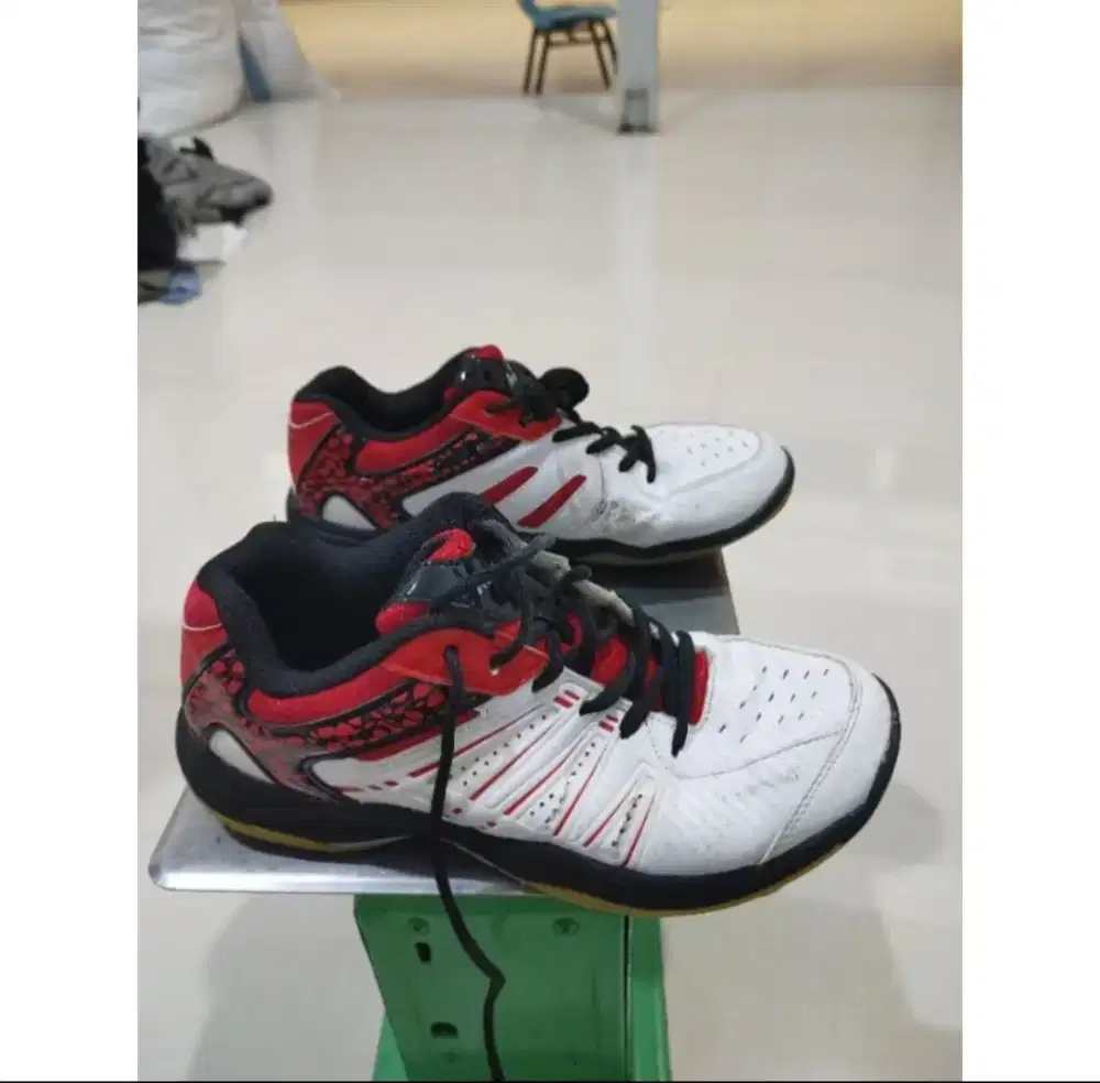 Sepatu badminton Kawasaki