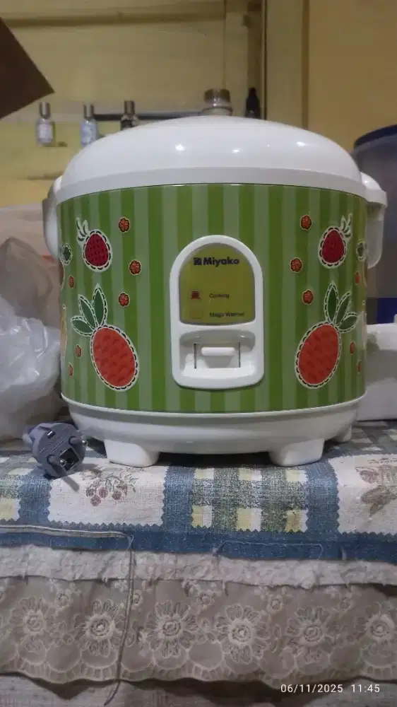 Jual Penanak nasi merk  miyaco MCM 528 serba guna