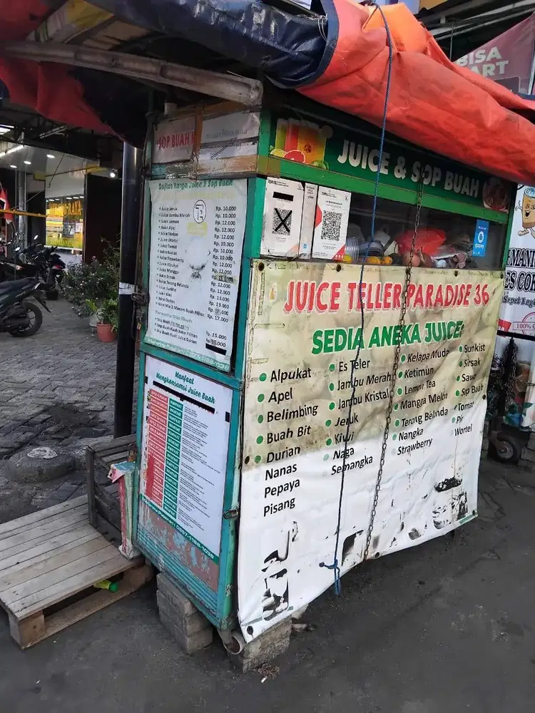 Gerobak bekas jualan jus