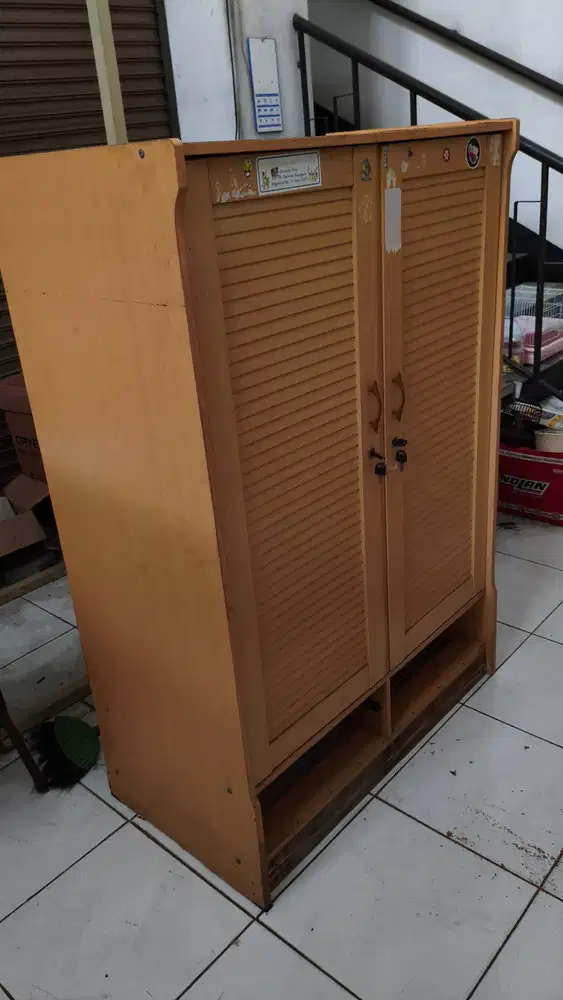 2 unit lemari baju partikel board