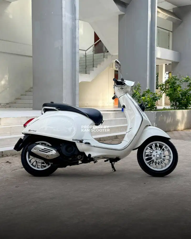 JUAL MURAH VESPA SPRINT 150 3V 2016 MULUS