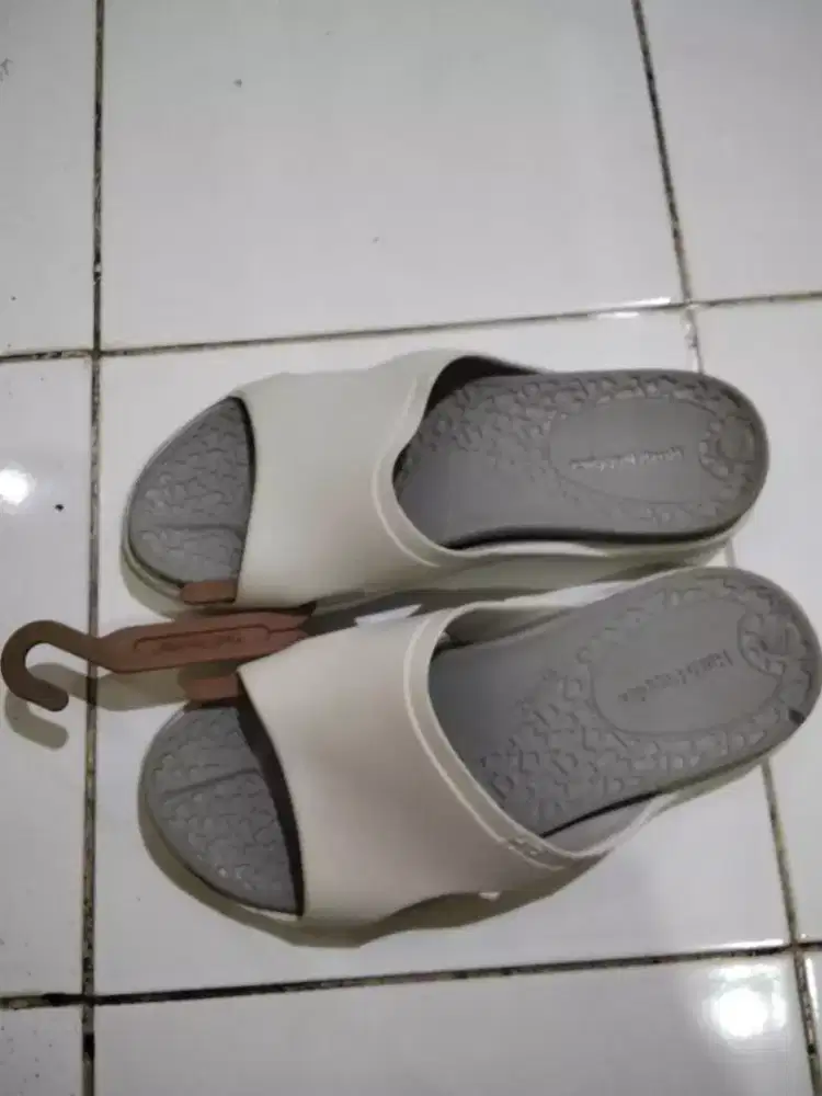 SANDAL PRIA HUSH PUPPIES 43 (NEW ORIGINAL)