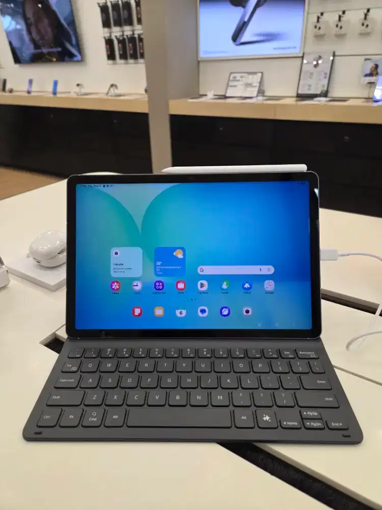 S10Fe 8/128 8jutaan Free Keyboard & Spen