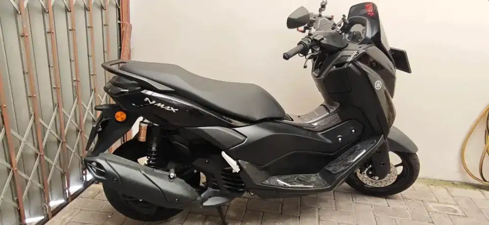 Yamaha NMAX Neo S HITAM