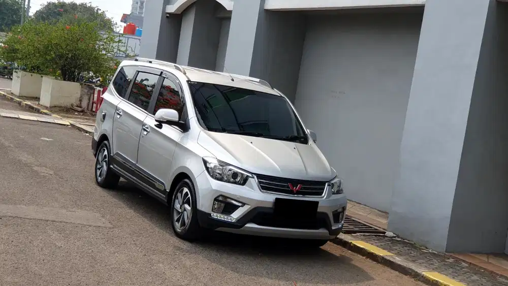 [ GARANSI 5TH ] Wuling Confero S 1.5L AC Lux MT Captain Seat 2019 2020
