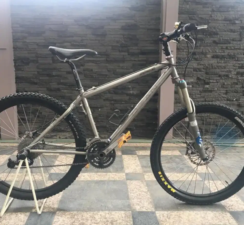 Sepeda MTB titanium dean