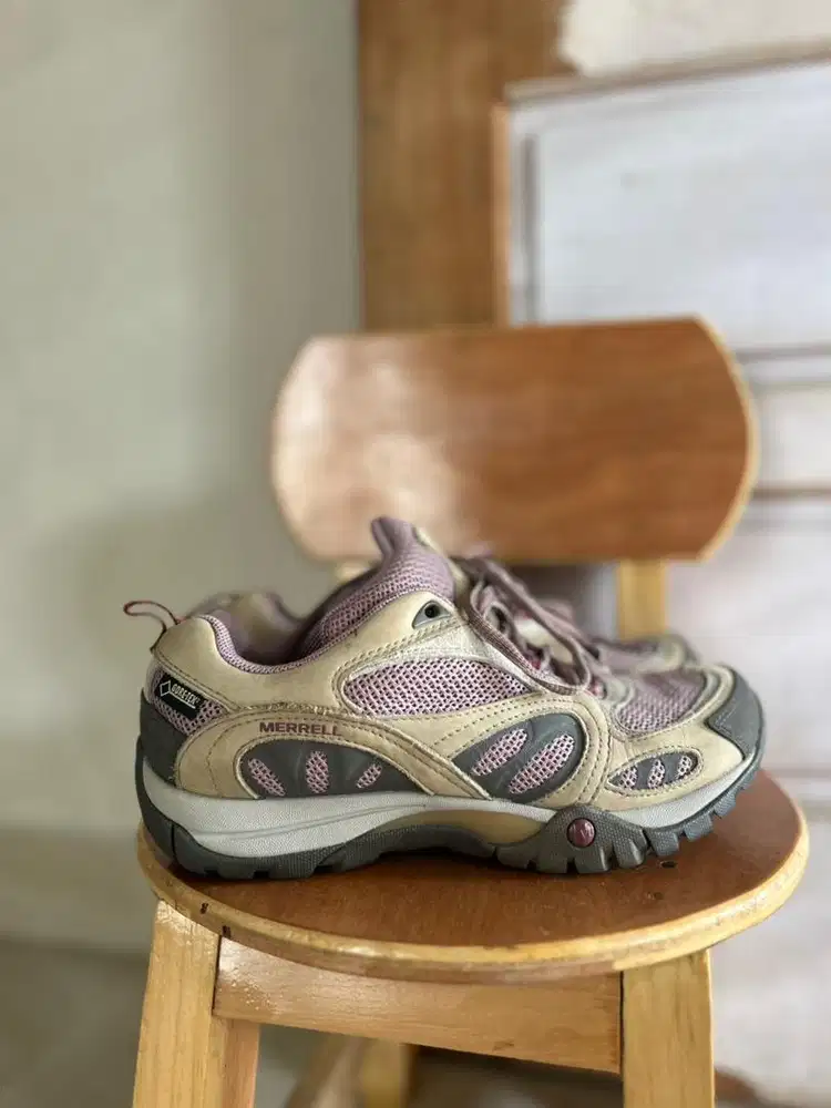 Sepatu outdoor like new