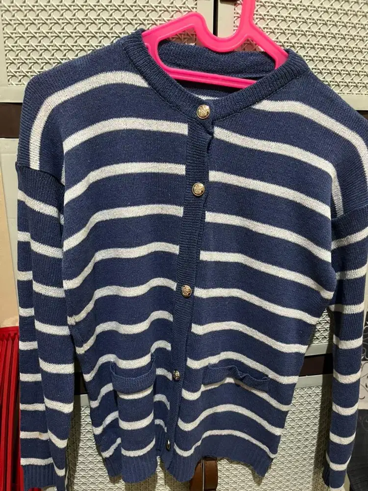 Cardigan salur biru