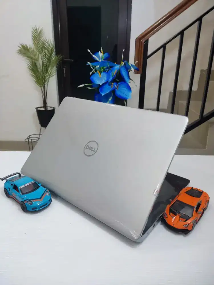 Gaming Desin DELL VOSTRO 14 5370-V22 SLIM DUAL VGA RAM 8 GB SSD 256 GB