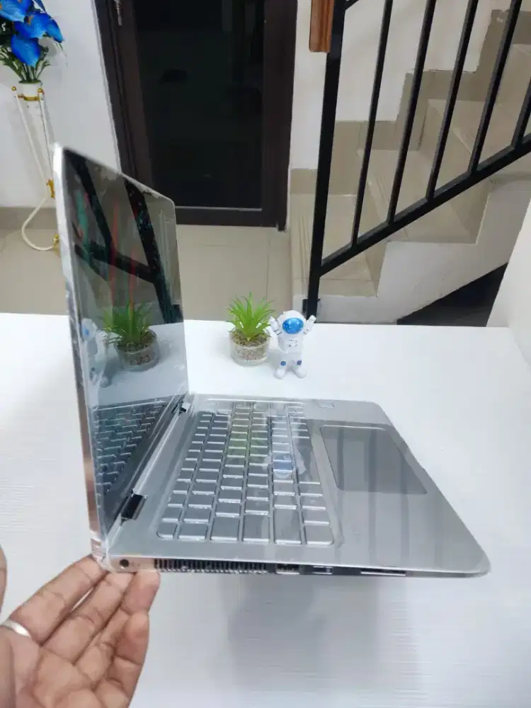 HP SPECTRE X360 CONVERTIBLE 13- 4124Tu alumunium SUPER SLIM RAM 8GBSSD