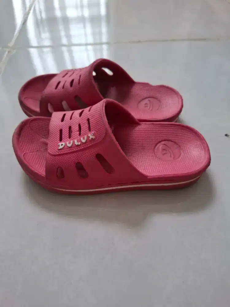 FREE SEPATU DAN SENDAL ANAK