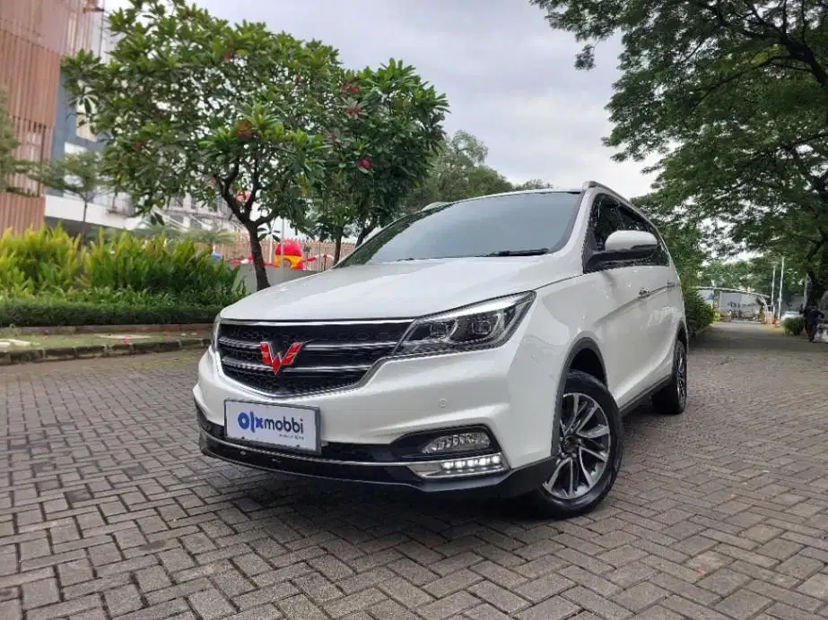LOW DP Wuling Cortez 1.8 C Luxury Plus Bensin-AT 2018 UKS