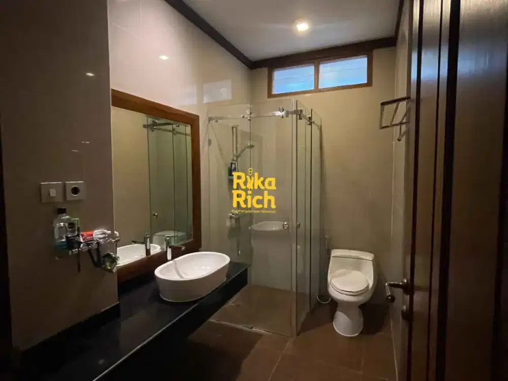 RUMAH MEGAH JAWA MODERN FULL FURNISHED BERKUALITAS ISTIMEWA LOKASI STRATEGIS DALAM KOTA JOGJA AKSES MUDAH SIAP HUNI